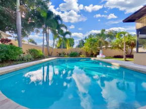 Heated Pool House Central Near Stadium
